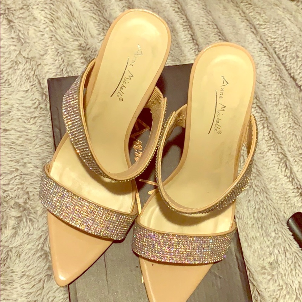 Pointy toe sandal